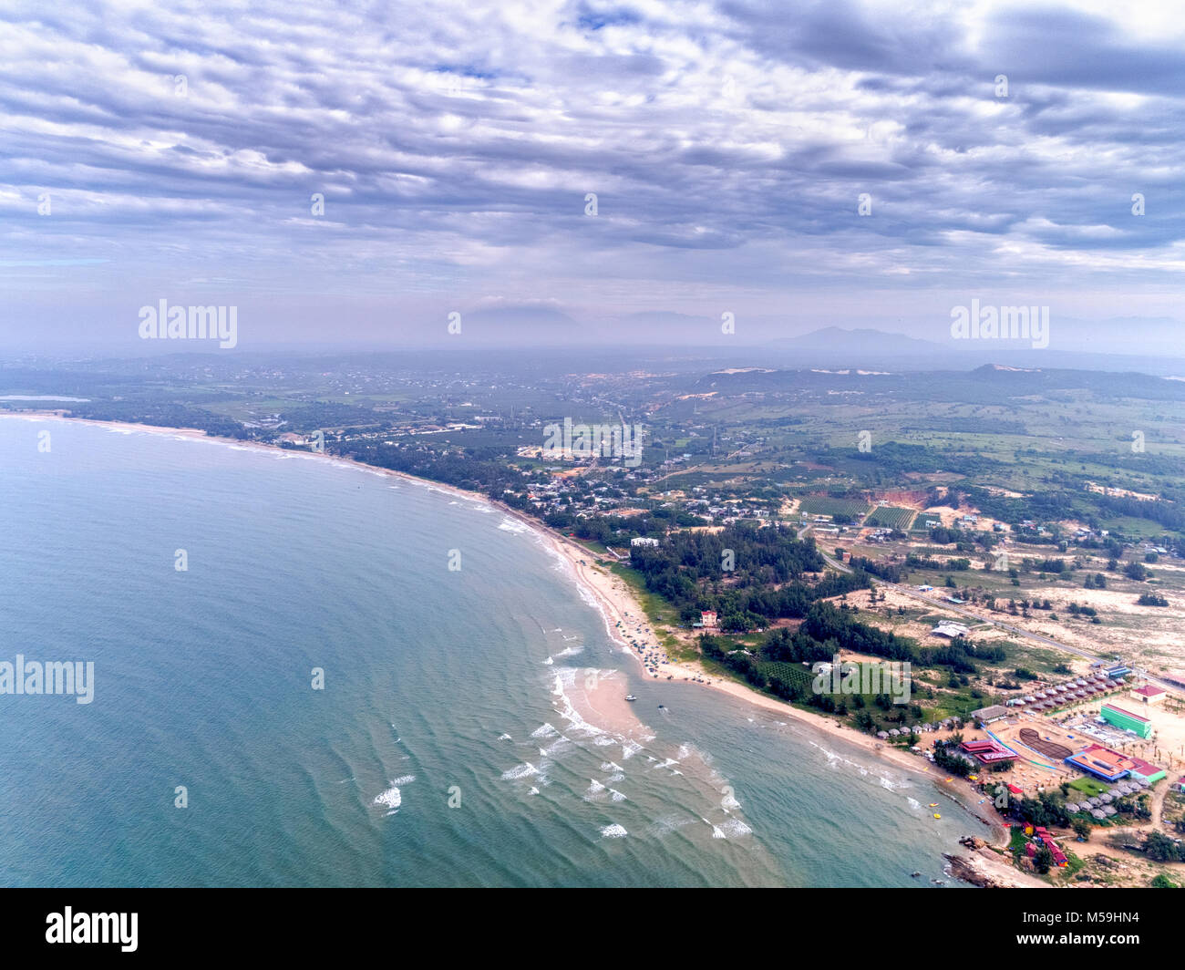 Spiaggia anh mare a Ke Ga, La gi, Binh Thuan, Vietnam . Vista aerea Foto Stock