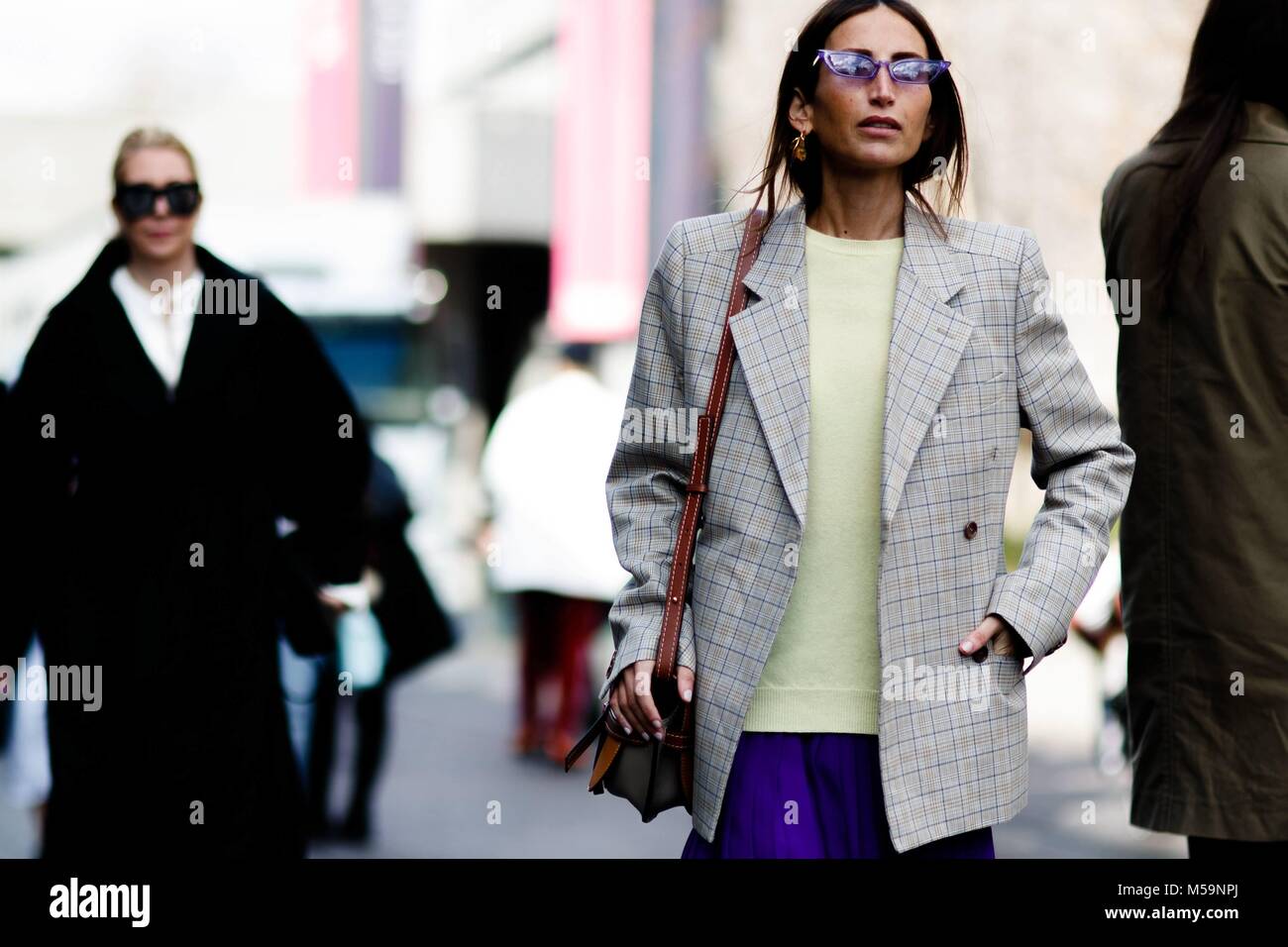 Londra, Grossbritannien. 18 Febbraio, 2018. Loulou De Saison camminare al di fuori della Roland Mouret pista visualizza durante la London Fashion Week - Feb 18, 2018 - Credit: Pista Manhattan/Zach Dodds ***per solo uso editoriale*** | Verwendung weltweit/dpa/Alamy Live News Foto Stock