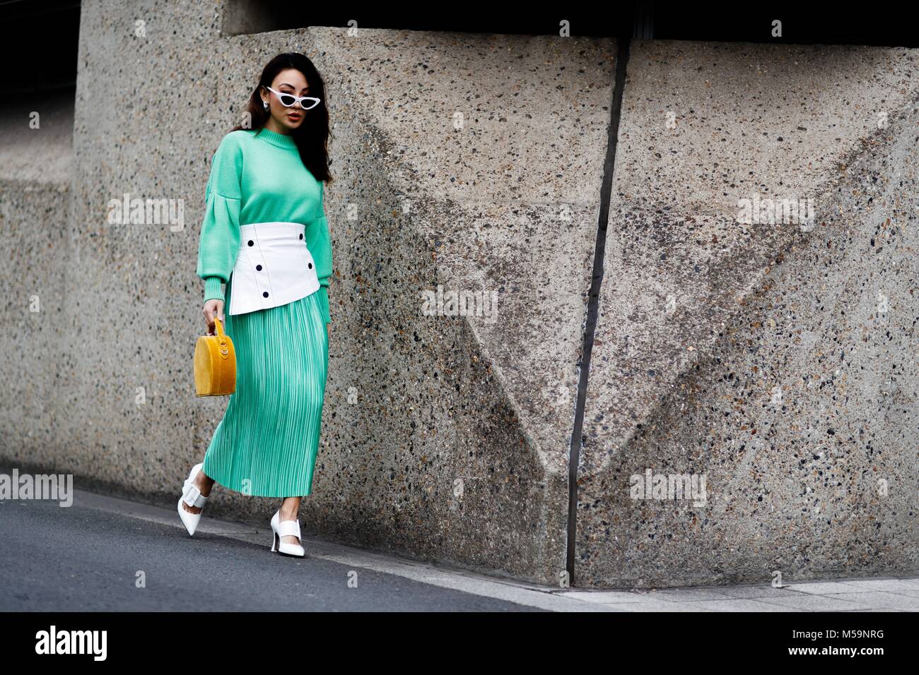 Londra, Grossbritannien. 18 Febbraio, 2018. Jessica Wang ponendo al di fuori della Roland Mouret pista visualizza durante la London Fashion Week - Feb 18, 2018 - Credit: Pista Manhattan/Zach Dodds ***per solo uso editoriale*** | Verwendung weltweit/dpa/Alamy Live News Foto Stock