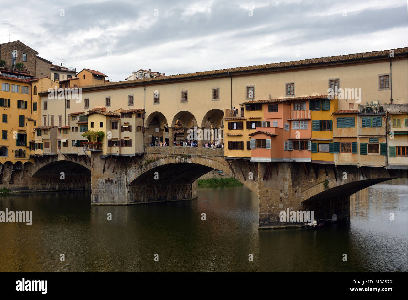 Ponte Vecchio ponte sul fiume Arno a Firenze - Italia. Foto Stock