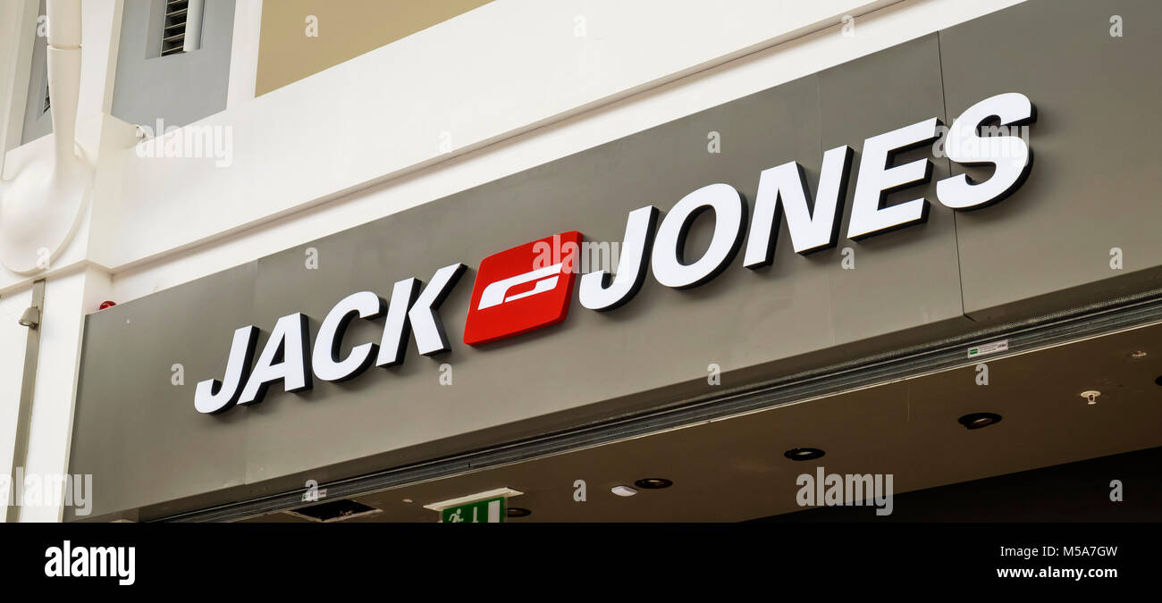 Jack & Jones negozio logo di segno Foto stock - Alamy