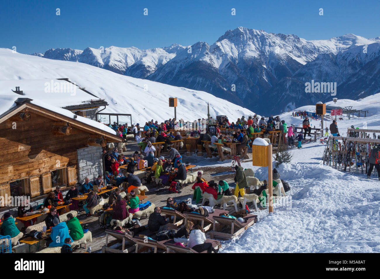 Ristorante im Skigebiet Motta Naluns Foto Stock