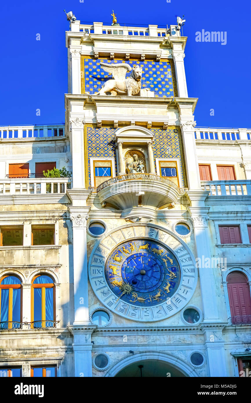 Torre dell Orologio segni zodiacali di Piazza San Marco a Venezia. Orologio creato nel 1499 Foto Stock