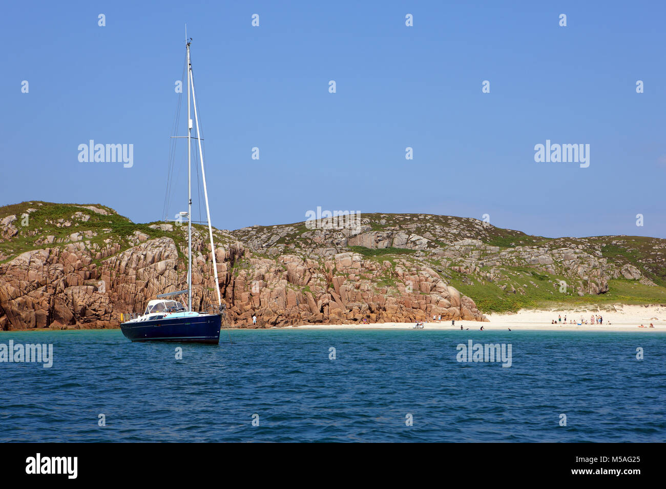 Balfour's Bay conosciuta anche come Traigh Gheal una meravigliosa spiaggia sabbiosa e ancoraggio sulla Erraid off The Isle of Mull, Ebridi Interne di Scozia Foto Stock