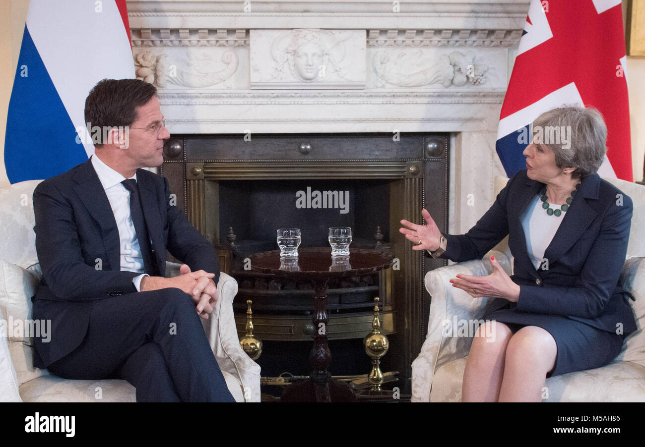 Il primo ministro Theresa Maggio incontra il Primo Ministro olandese Mark Rutte interno 10 di Downing Street, Londra. Foto Stock