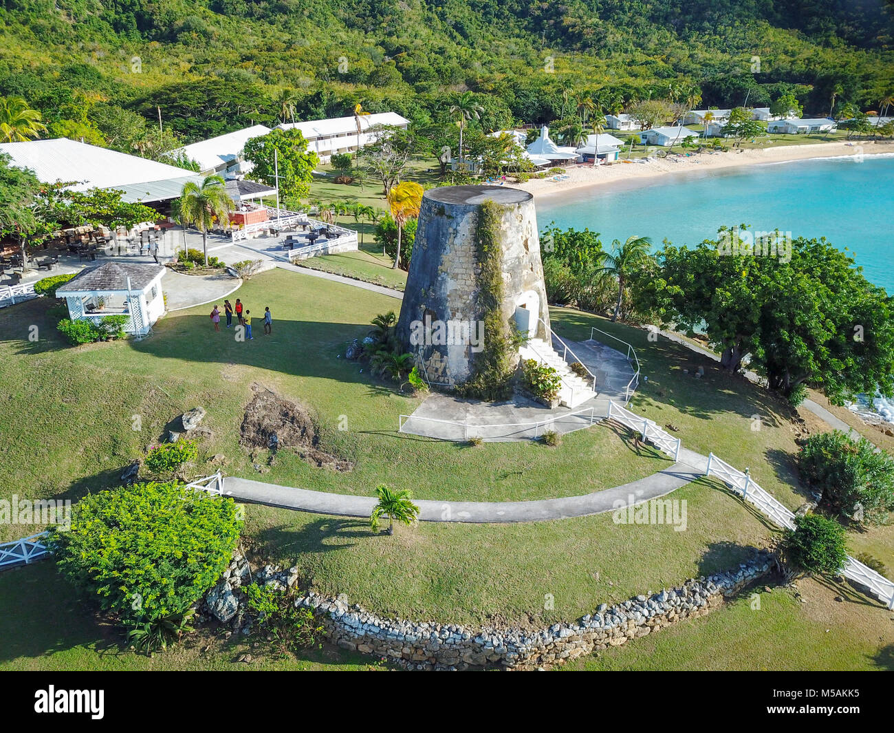 Il vecchio mulino per lo zucchero, Hawksbill Beach Resort, Antigua Foto Stock