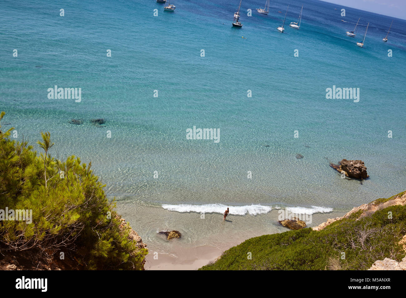 Vista in elevazione della Playa de Binigaus di Minorca,Isole Baleari, Spagna Foto Stock