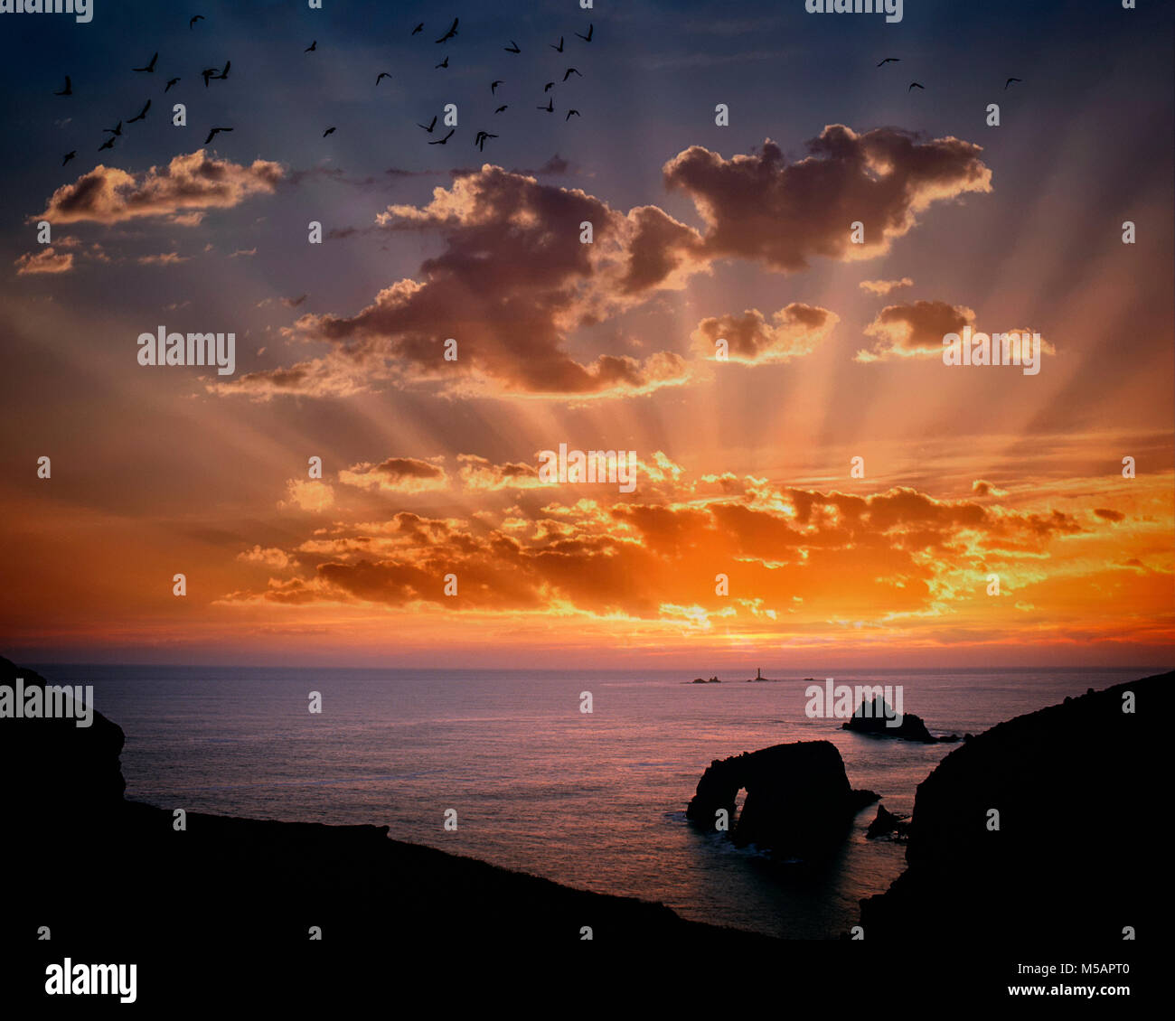 GB - CORNWALL: Atlantico tramonto al Land's End Foto Stock