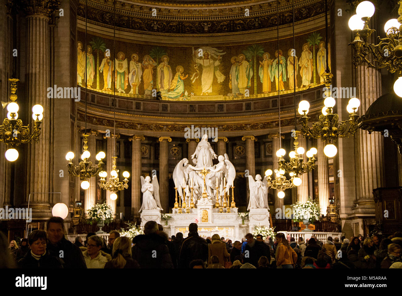 Parigi, Francia - 9 Dicembre 2017: il famoso rock and roll cantante Johnny Hallyday (Jean-Philippe Léo Smet 15 Giugno 1943 - 6 dicembre 2017) Memorial. Foto Stock