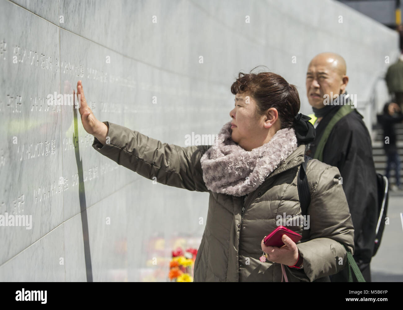 Christchurch, Canterbury, Nuova Zelanda. Il 22 febbraio, 2018. Il settimo anniversario della mortale Christchurch terremoto è stato contrassegnato con una breve cerimonia di fronte al terremoto di Canterbury National Memorial, con iscritti i nomi delle 185 persone che sono morte in temblor. Credito: PJ Heller/ZUMA filo/Alamy Live News Foto Stock