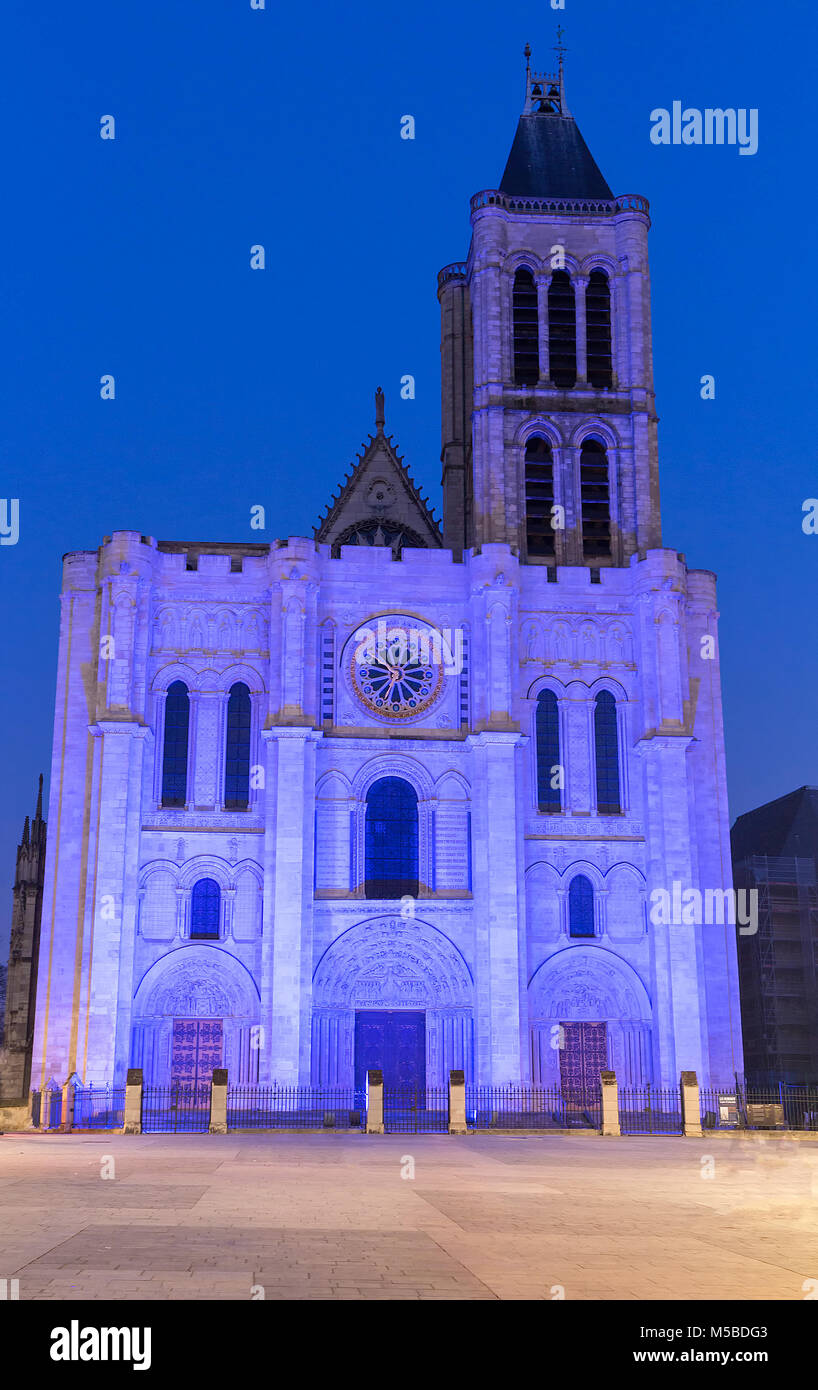 La facciata esterna della Basilica di Saint Denis, Saint-Denis, Parigi, Francia Foto Stock