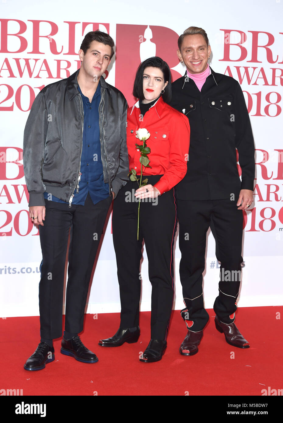 Foto deve essere accreditato ©Alpha premere 079965 21/02/2018 Oliver Sim, Romy Madley Croft e Jamie Smith XX Brit Awards 2018 all'O2 Arena di Londra Foto Stock