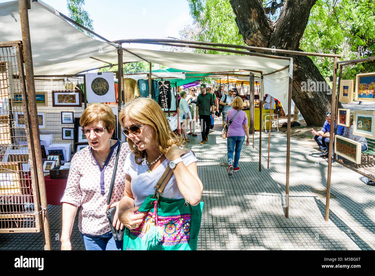 Buenos Aires Argentina, Recoleta, Craft Fair Plaza Francia Feria Artesanal Plaza Francia, venditori, bancarelle stand mercato acquisto, mercato, shopping Foto Stock