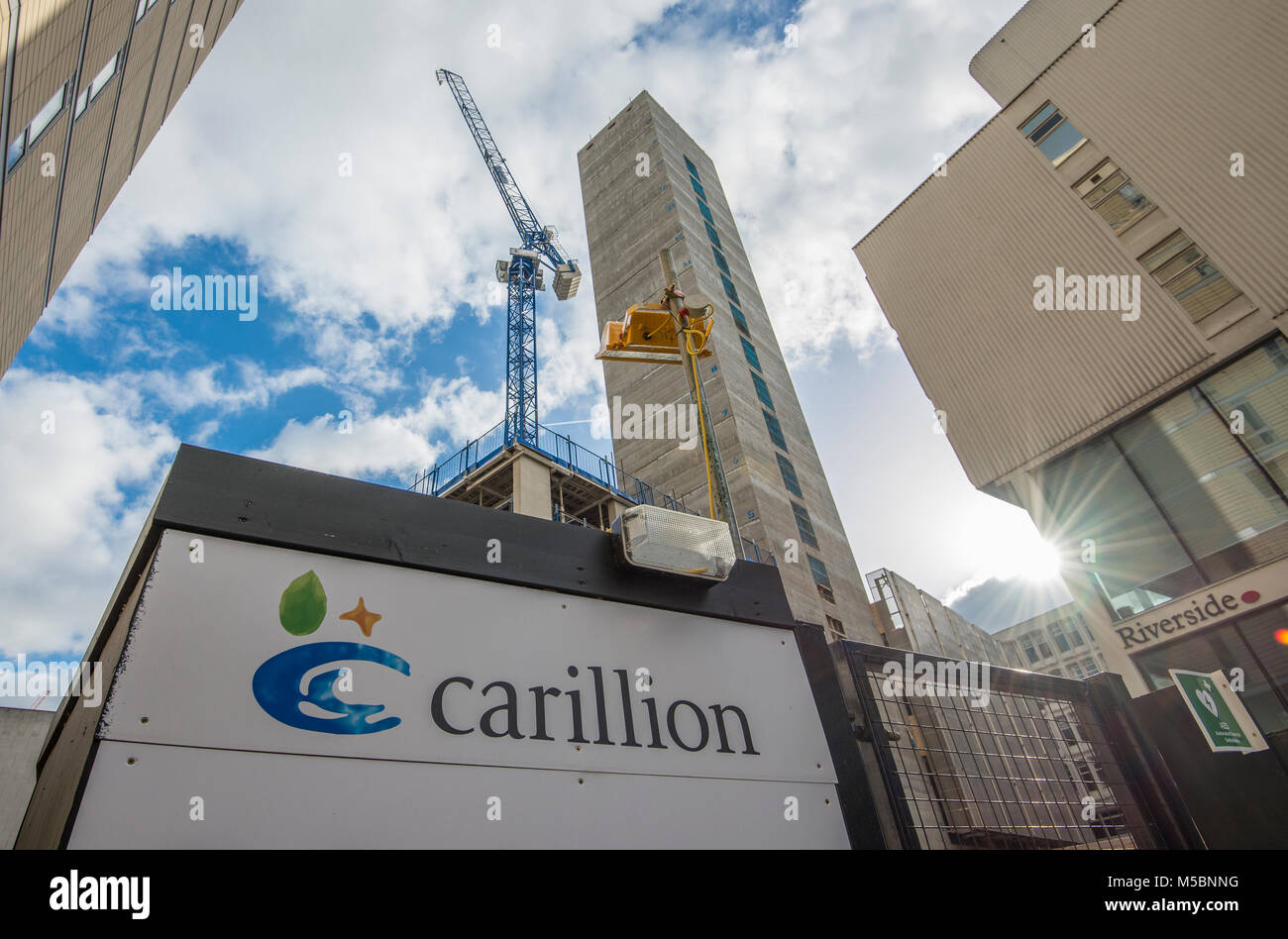 Carillion segno su un edificio abbandonato sito, Salford, Greater Manchester. Carillion plc è una multinazionale britannica la gestione delle strutture e constructi Foto Stock