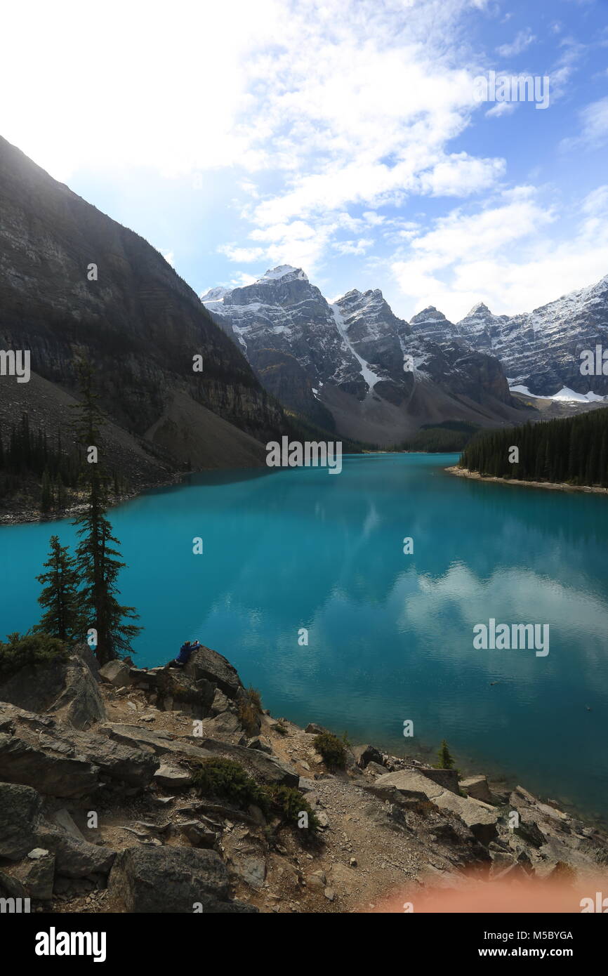 Il Moraine Lake nella Valle dei Dieci Picchi il Parco Nazionale di Banff Alberta Canada Foto Stock