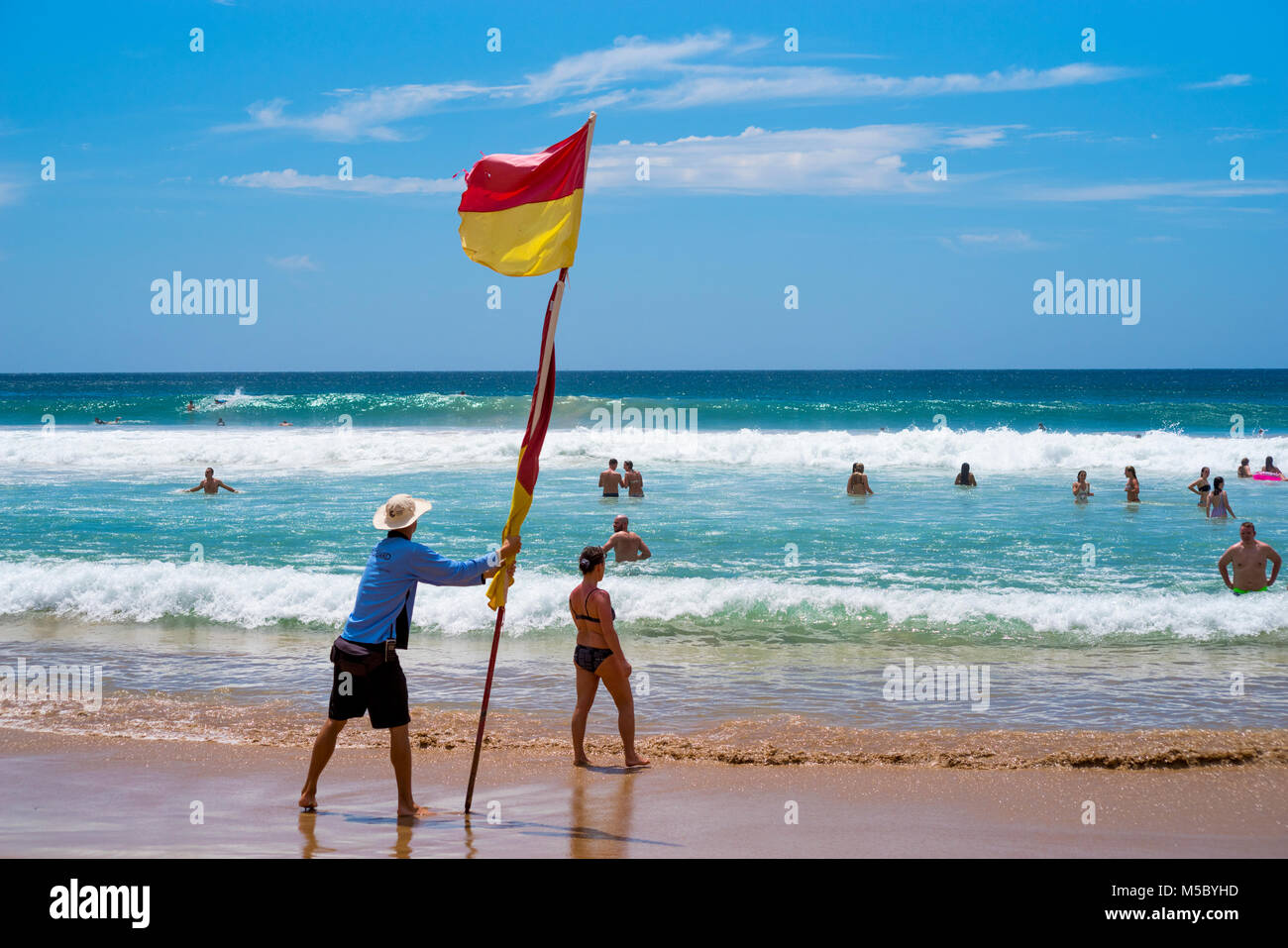 Manly Beach in un giorno di estate con cielo blu, Sydney, Australia Foto Stock