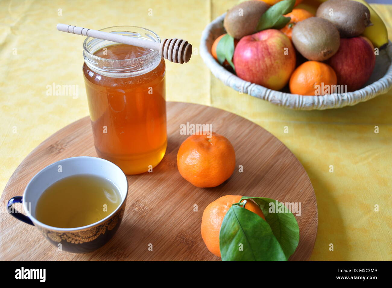 Ancora la vita della frutta e miele Foto Stock