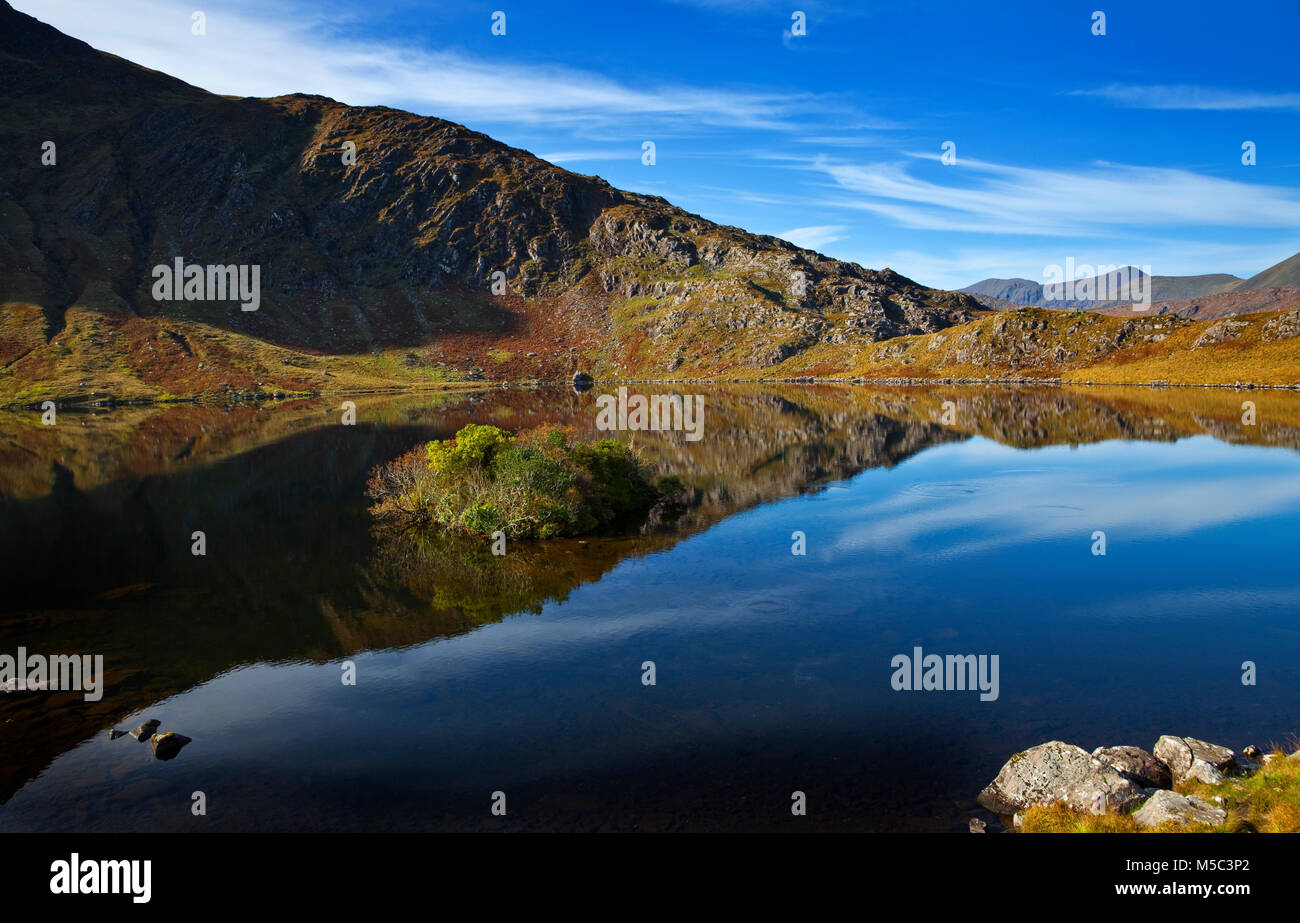 Lago nero, il gap di Dunloe, Parco Nazionale di Killarney, nella contea di Kerry, Irlanda Foto Stock