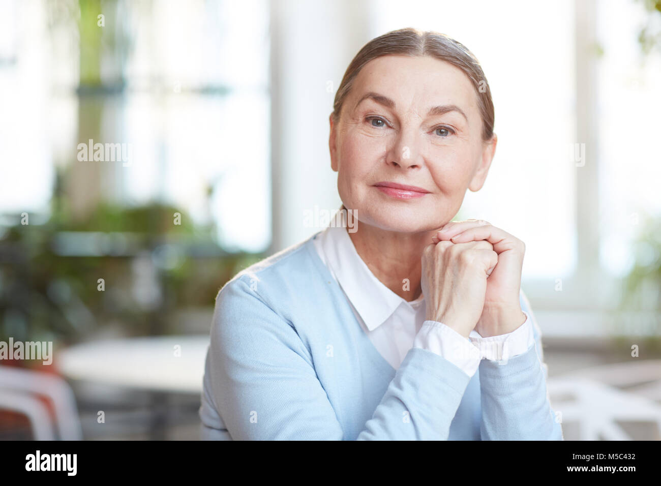 Felice donna senior Foto Stock