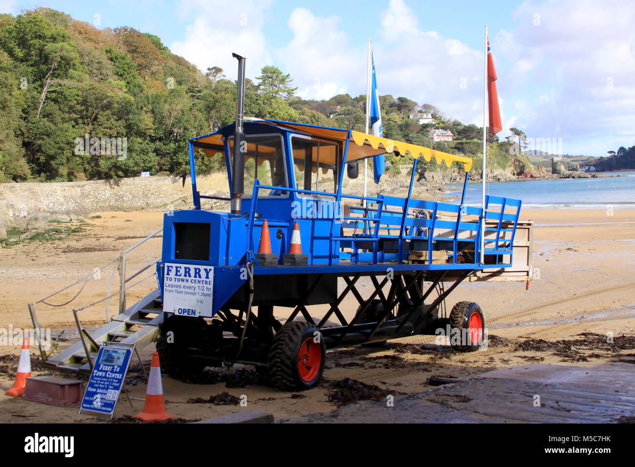 Sud Sands trattore il traghetto che porta i passeggeri per i traghetti in Salcombe town Devon, Inghilterra Foto Stock