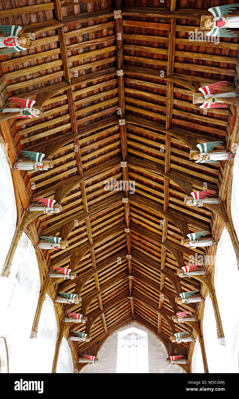 Una vista del singolo martello-beam con tetto in legno intagliato angeli  nella chiesa di Nostra Signora di St Mary a sud Creake, Norfolk,  Inghilterra, Regno Unito, Europa Foto stock - Alamy