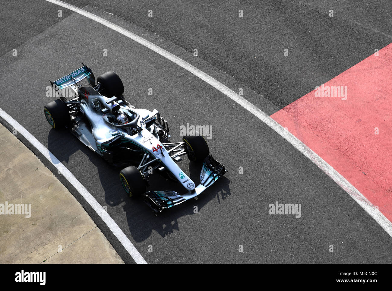 Lewis Hamilton nella nuova Mercedes W09 EQ Power+ durante la Mercedes-AMG F1 2018 Lancio auto a Silverstone, Towcester. Foto Stock