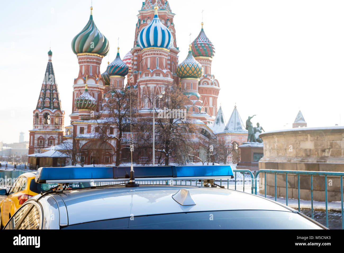 Auto della polizia di Mosca sulla Piazza Rossa in Russia Foto Stock
