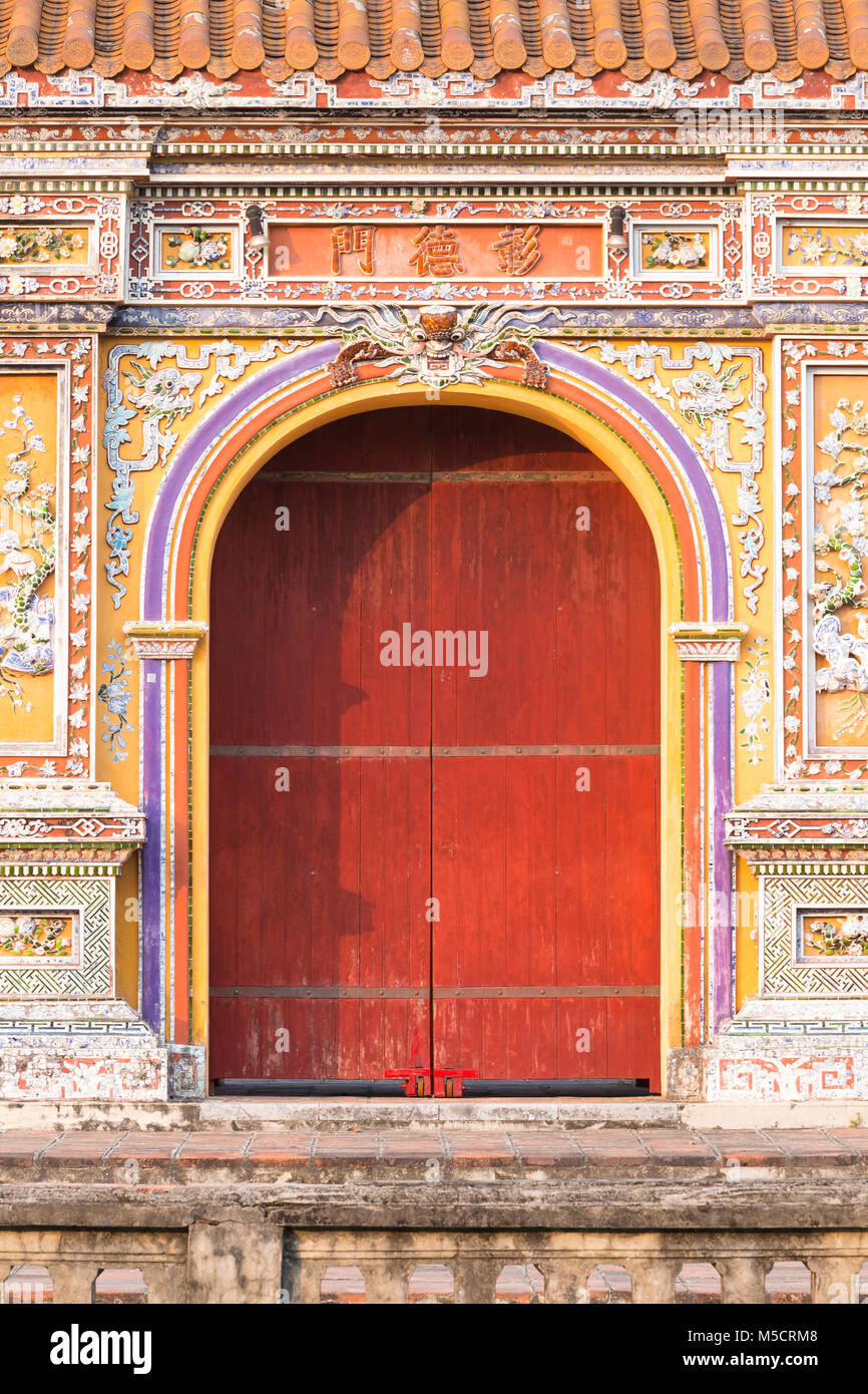Chanh Tay gate nella cittadella di Hue, Vietnam Foto Stock