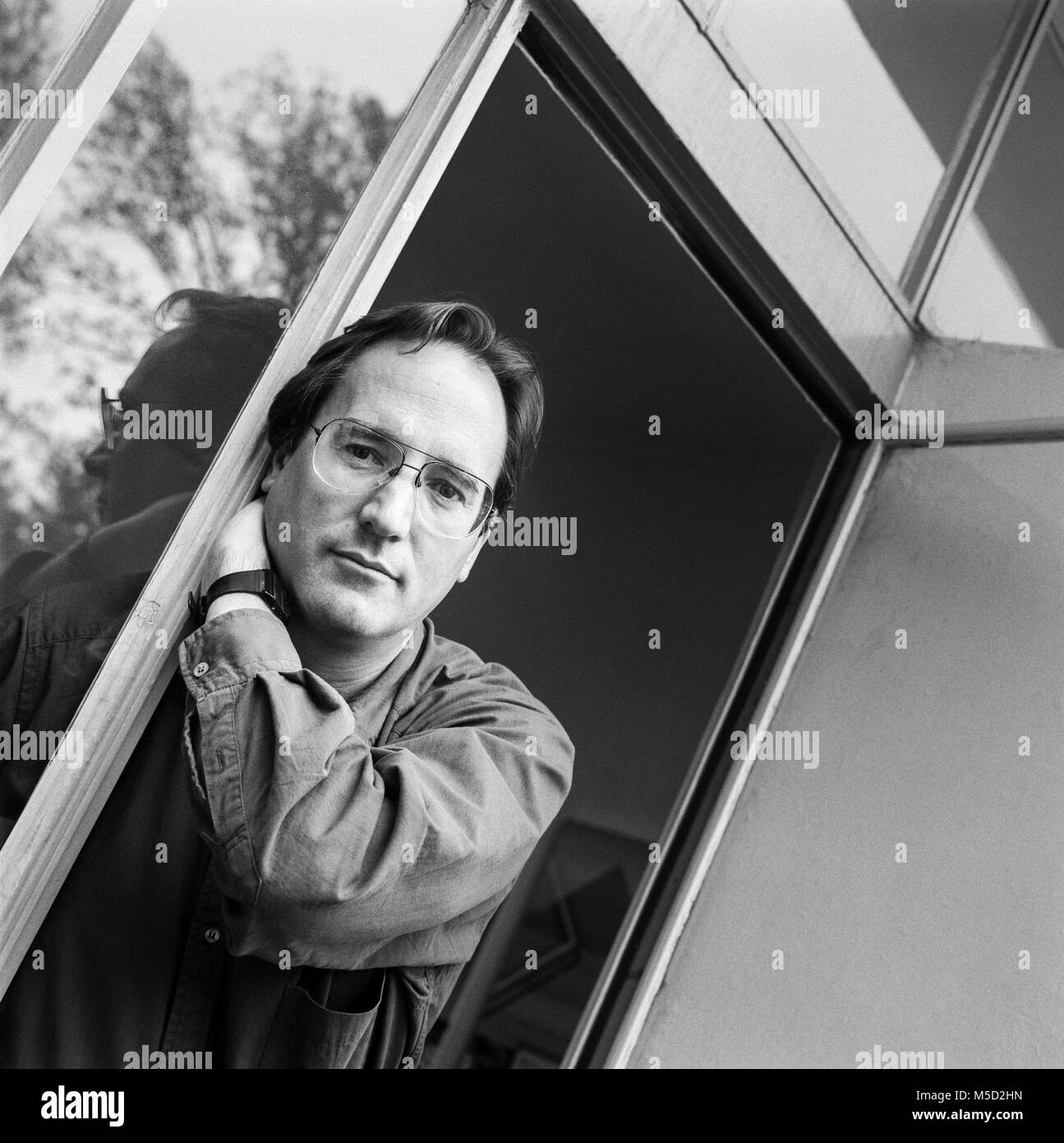Bob Judd, autore, scrittore di thriller, fotografia di archiviazione nella sua casa a Londra, 9 giugno 1989 Foto Stock