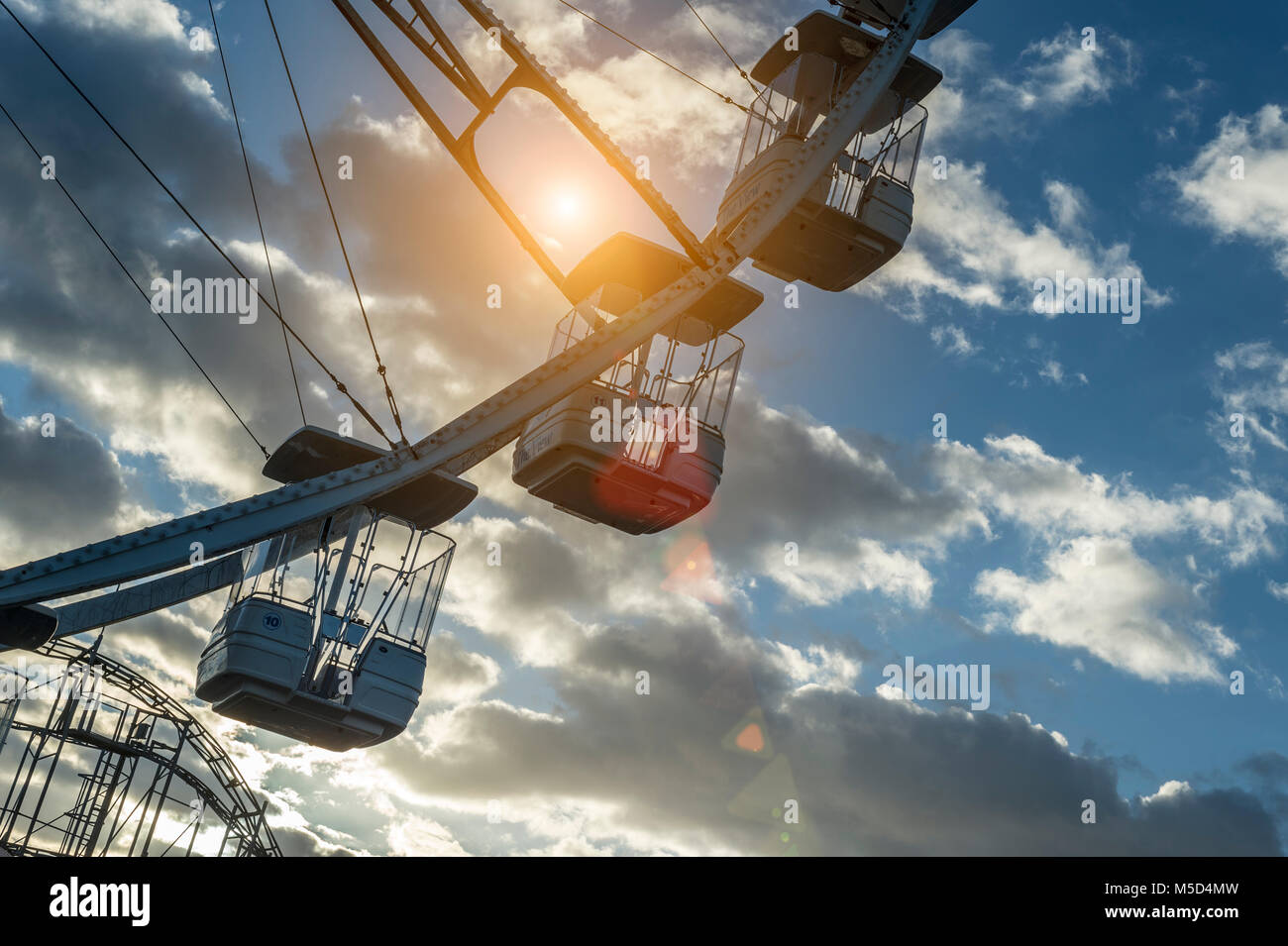 Grande ruota panoramica Ferris Amusement Park ride a Portsmouth waterfront Foto Stock