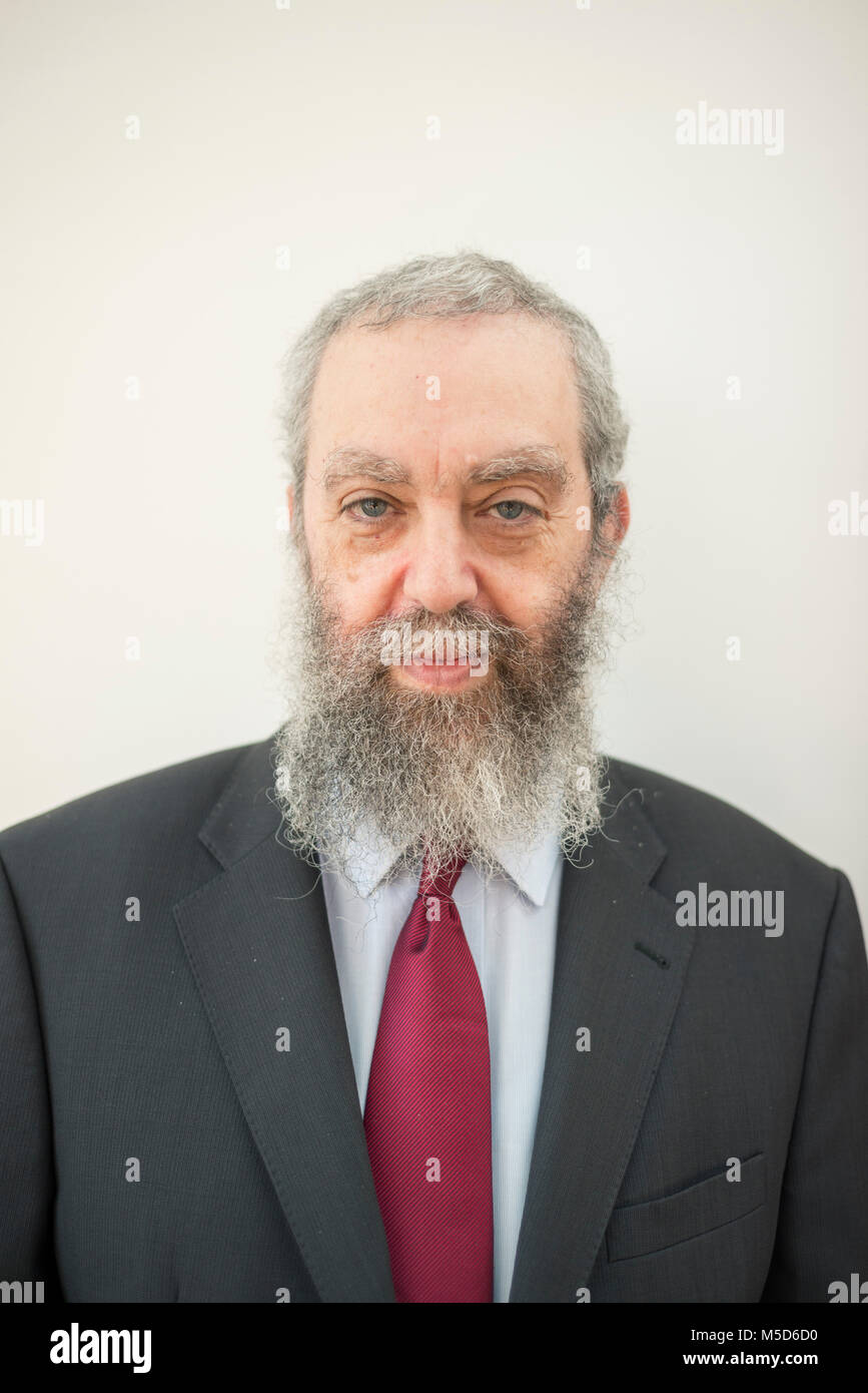 Ritratto di brighton rabbino ebreo che indossa un abito con una grande barba Foto Stock