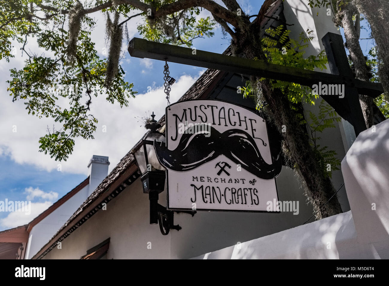Capelli facciali toelettatura segnaletica in negozio in Sant'Agostino, Florida, America del Nord Foto Stock