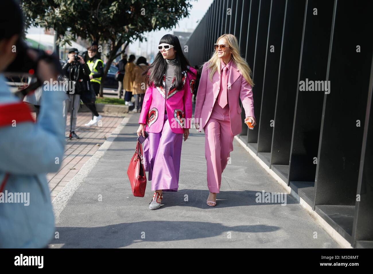 Blogger Susie Bubble e Tina Leung frequentando il Gucci mostra durante la Settimana della Moda Milanese - Feb 21, 2018 - Foto: Pista Manhattan/Michael Ip ***per solo uso editoriale*** | Verwendung weltweit Foto Stock