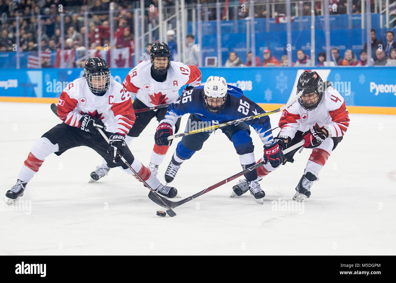 Duelli Spielszene Aktion, con von links: Marie-Philip POULIN (CAN), Brianne JENNER (CAN), Kendall COYNE (USA) und Brigette LACQUETTE (CAN), Kanada (CAN) - Vereinigte Staaten von Amerika (USA) 2:3 dopo aver Penaltyschiessen n.P., Eishockey der Frauen, Finale Hockey su ghiaccio - Le donne della Medaglia d Oro Gioco, gioco 22, am 22.02.2018 Olympische Winterspiele 2018 vom 09.02. - 25.02.2018 in PyeongChang/ Suedkorea. |L'utilizzo in tutto il mondo Foto Stock