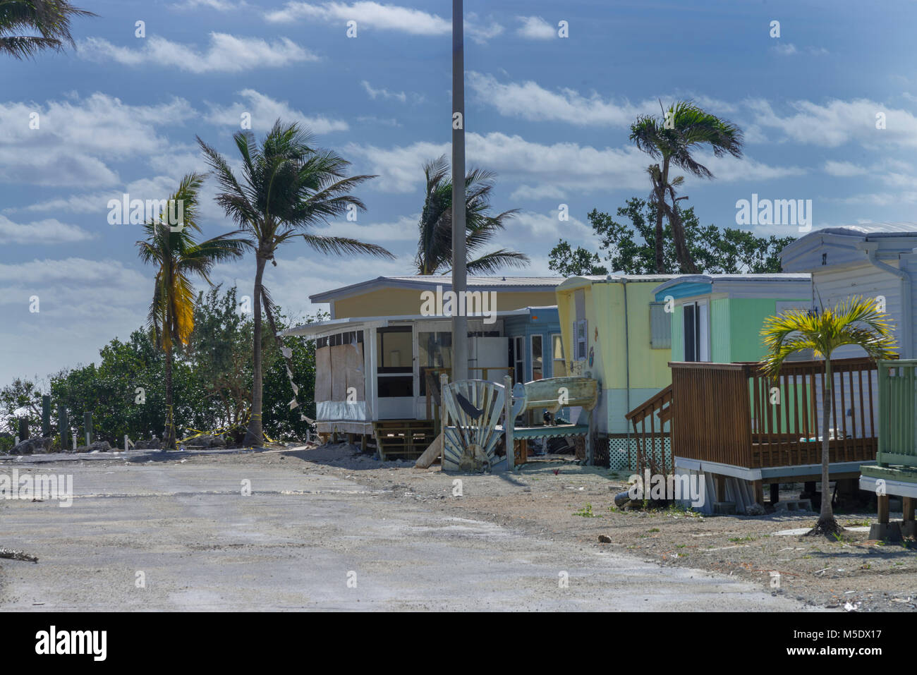Uragano Irma danni provocati dalla tempesta in abbandonato parco del rimorchio, Islamorada, Florida, Stati Uniti d'America Foto Stock