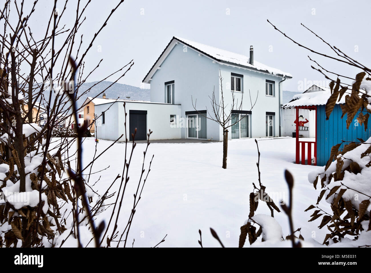 Architettura, nuova costruzione casa unifamiliare, neve, in inverno o estate house, modellatrice Foto Stock