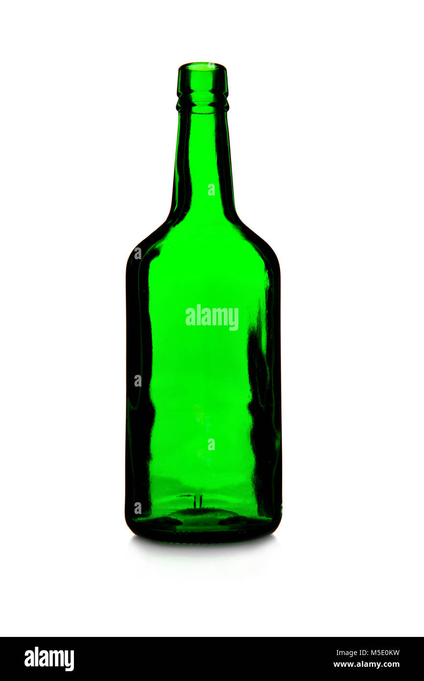 Vuoto verde bottiglia di vino isolato su sfondo bianco Foto Stock