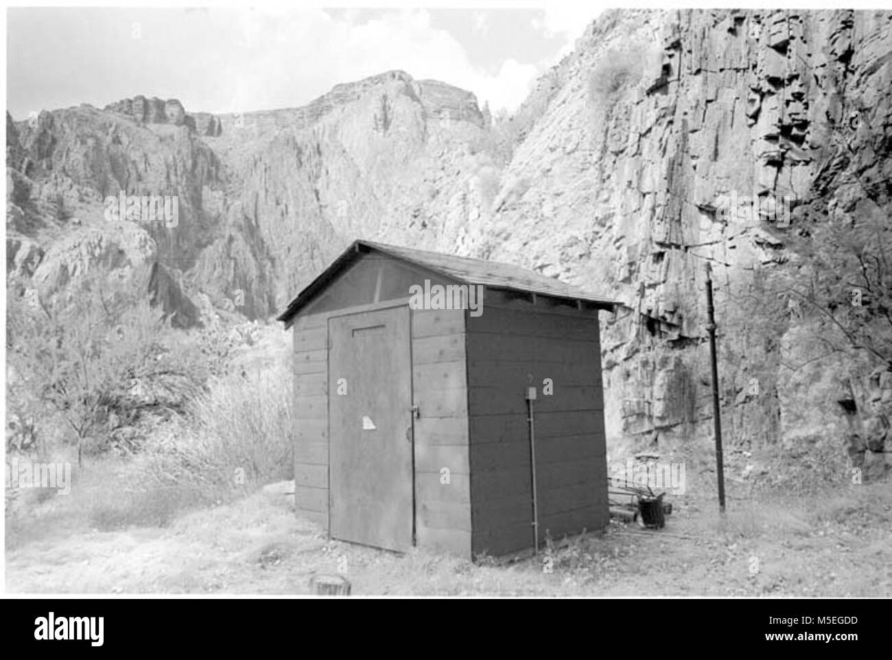 Grand Canyon storica- Phantom Ranch Tugurio # 3/4 VISTA DEL TELAIO IN LEGNO PASSO - PASSO DI MEMORIZZAZIONE #1 PHANTOM RANCH. Guardando verso sud-ovest. Il 24 maggio 1985. , CLEELAND. Foto Stock