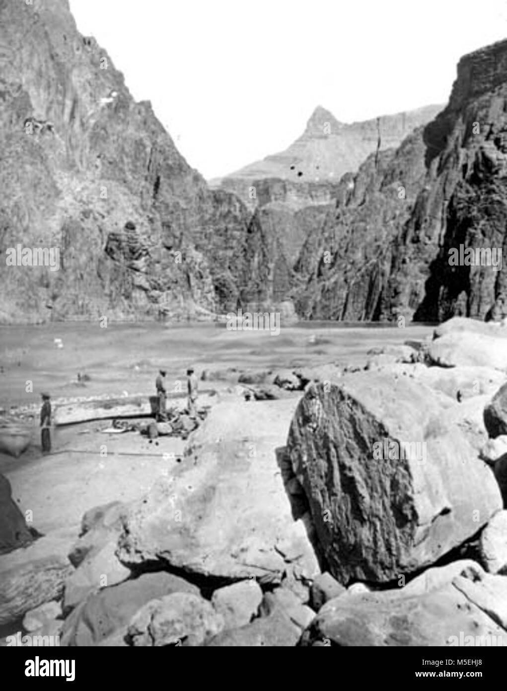 Grand Canyon Powell spedizione da John Wesley Powell 2ND EXPEDITION. "L'associazione BARCHE IN PRIMO Granite Gorge. " GRAND CANYON del fiume Colorado. Agosto 1872. Foto Stock