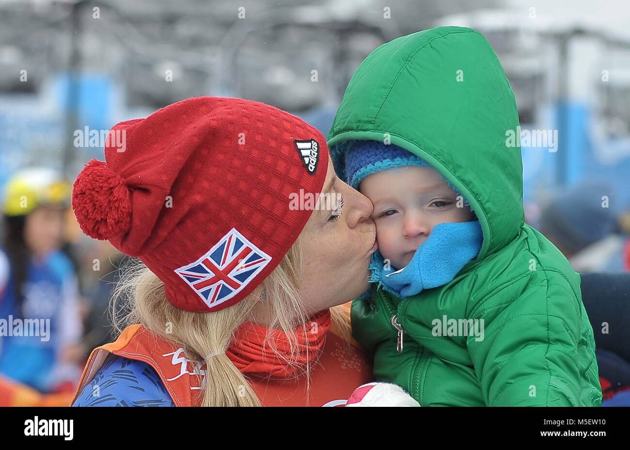 Olimpiadi invernali 2018 Pyeongchang, Corea del Sud . Il 23 febbraio, 2018. Emily Sarsfield (GBR) festeggia con la sua nipote. Womens ski cross. Phoenix snow park. Pyeongchang. Pyeongchang2018 Olimpiadi invernali. Repubblica di Corea. 23/02/2018. Credito: Sport In immagini/Alamy Live News Foto Stock