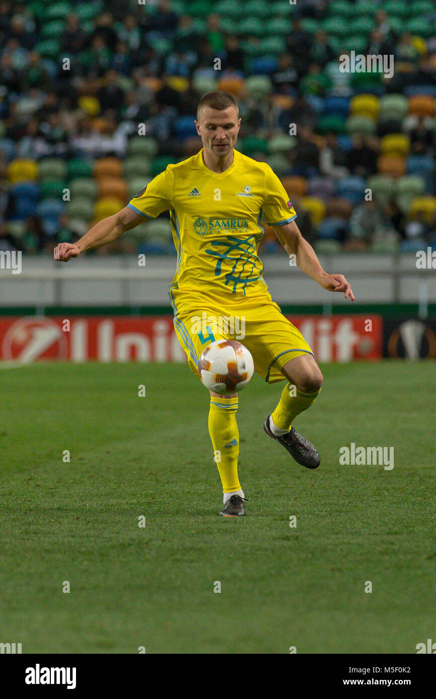 Lisbona, Portogallo. Febbraio 22, 2018. La Astanas defender dalla Bielorussia Igor Shitov (4) durante il gioco della seconda tappa del giro di 32, sportive v Astana © Alexandre de Sousa/Alamy Live News Foto Stock