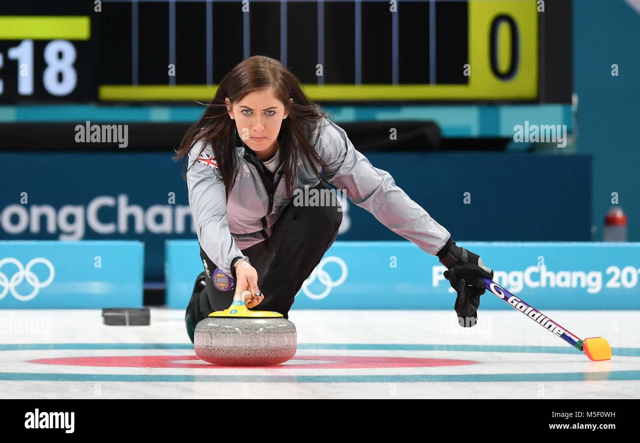 Gangneung centro di curling, Corea del Sud. Il 23 febbraio, 2018. Eve Muirhead (GBR, saltare). Womens curling. Semi Finali. Gangneung centro di curling. Gangneung. Pyeongchang2018 Olimpiadi invernali. Repubblica di Corea. 23/02/2018. Credito: Sport In immagini/Alamy Live News Foto Stock