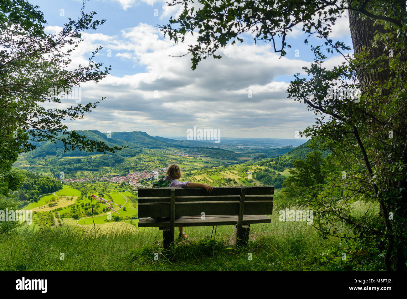 Godendo della vista dopo la camminata Foto Stock