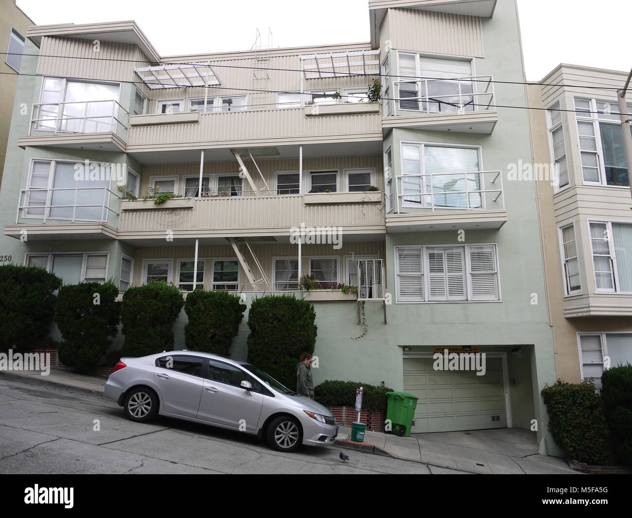 Casa di San Francisco costruire sulle colline tipiche della città, sopra markett street Foto Stock