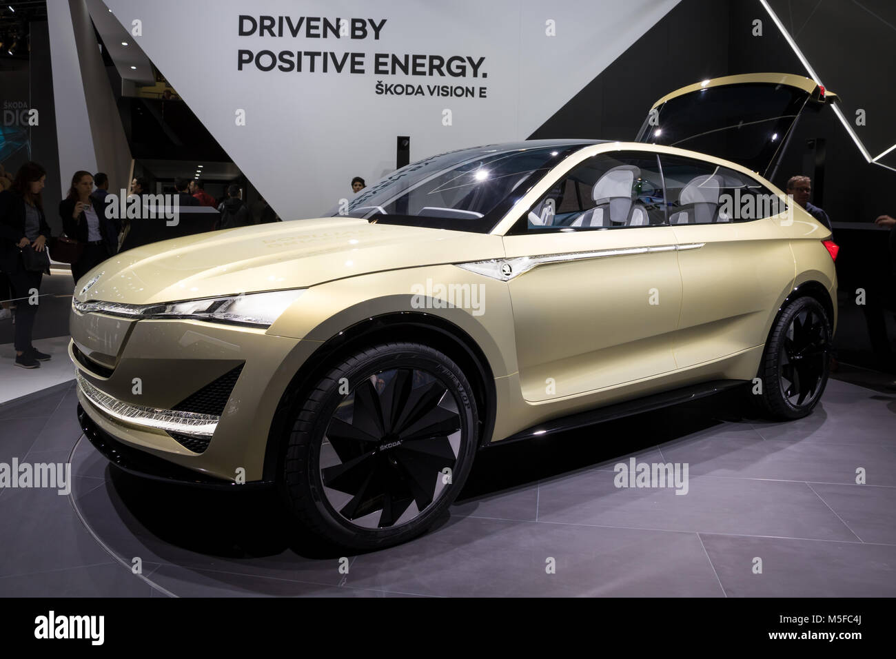 Francoforte, Germania - Sep 13, 2017: Skoda Vision e auto elettriche al salone di Francoforte IAA Motor Show 2017. Foto Stock