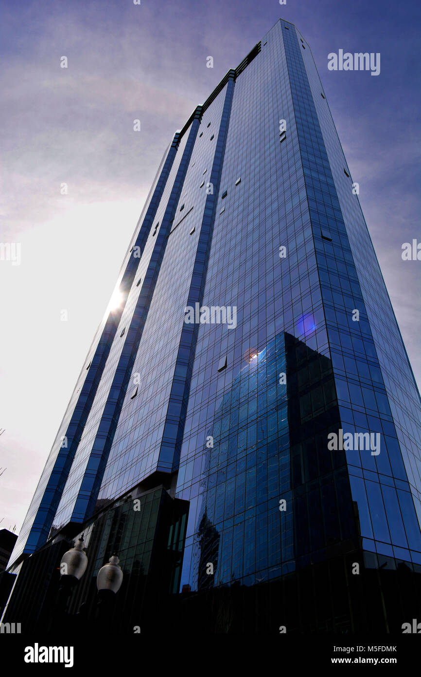 Costruzione di un pomeriggio a Boston. a bassa angolazione Foto Stock
