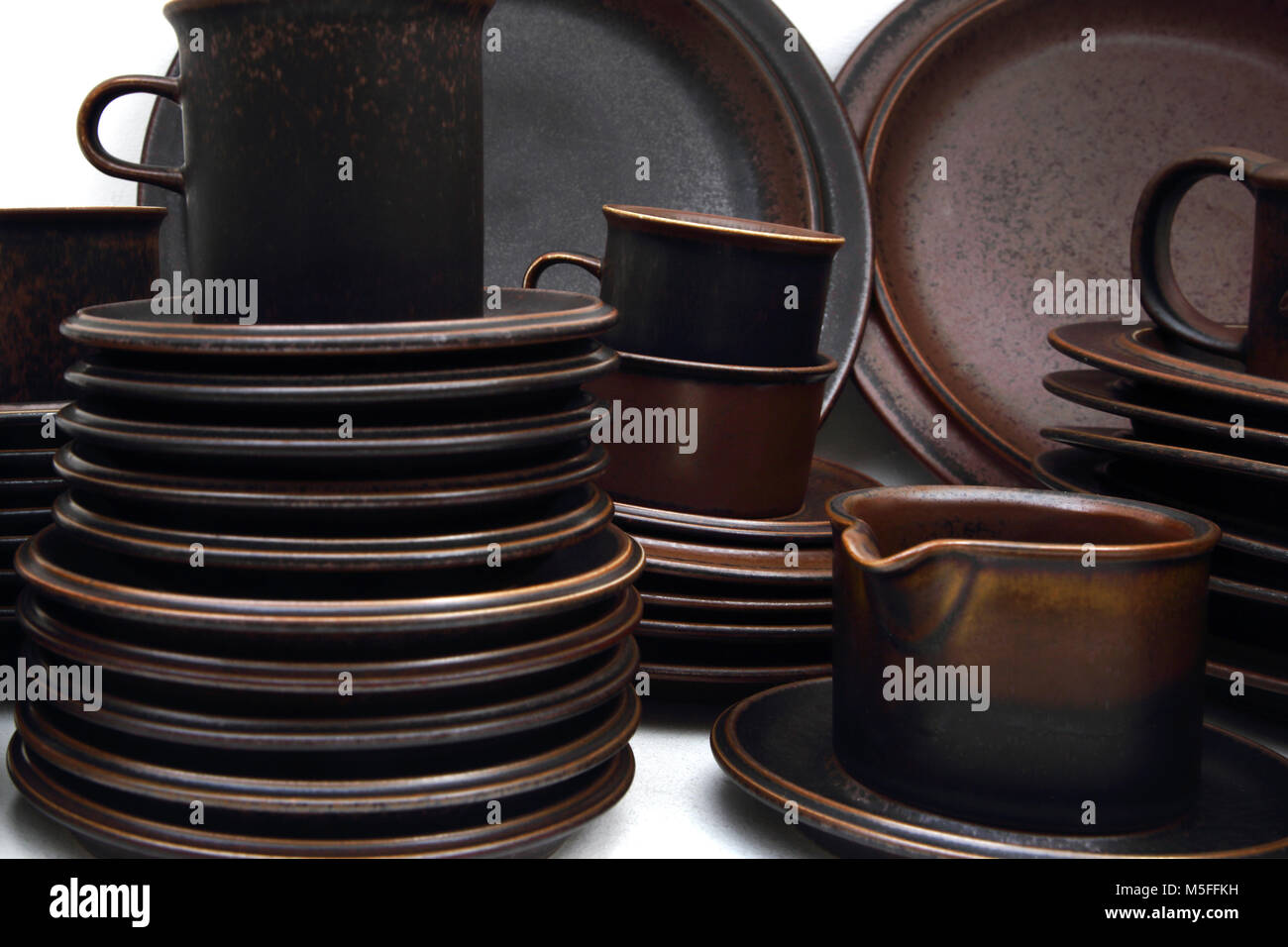 Vintage anni sessanta Arabia Finlandia RUSKA Set completo di stoviglie progettato da Ulla Proscope Foto Stock