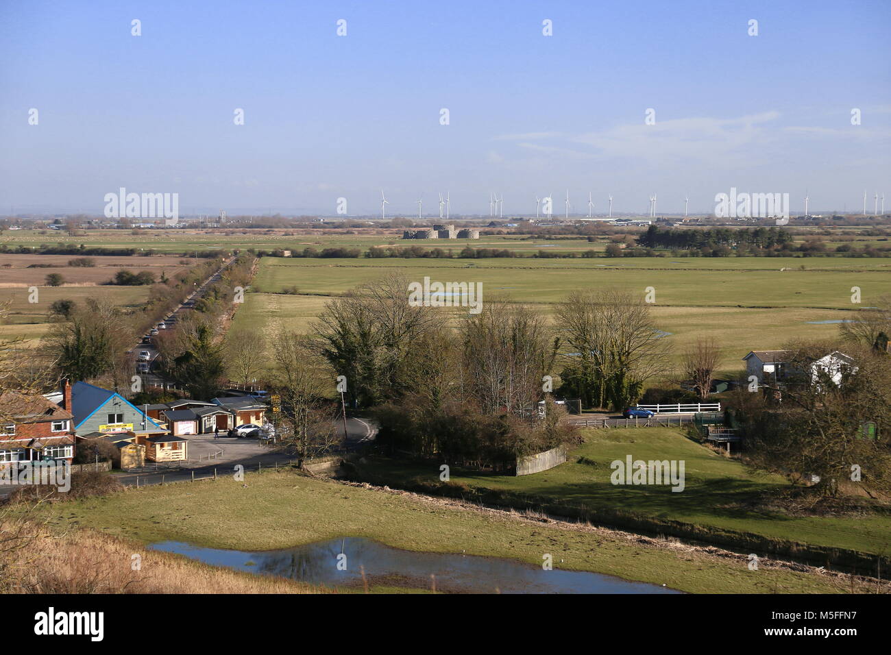 Vista verso il castello di campanatura dal Look Out, Strand Hill, Winchelsea, East Sussex, Inghilterra, Gran Bretagna, Regno Unito, Gran Bretagna, Europa Foto Stock