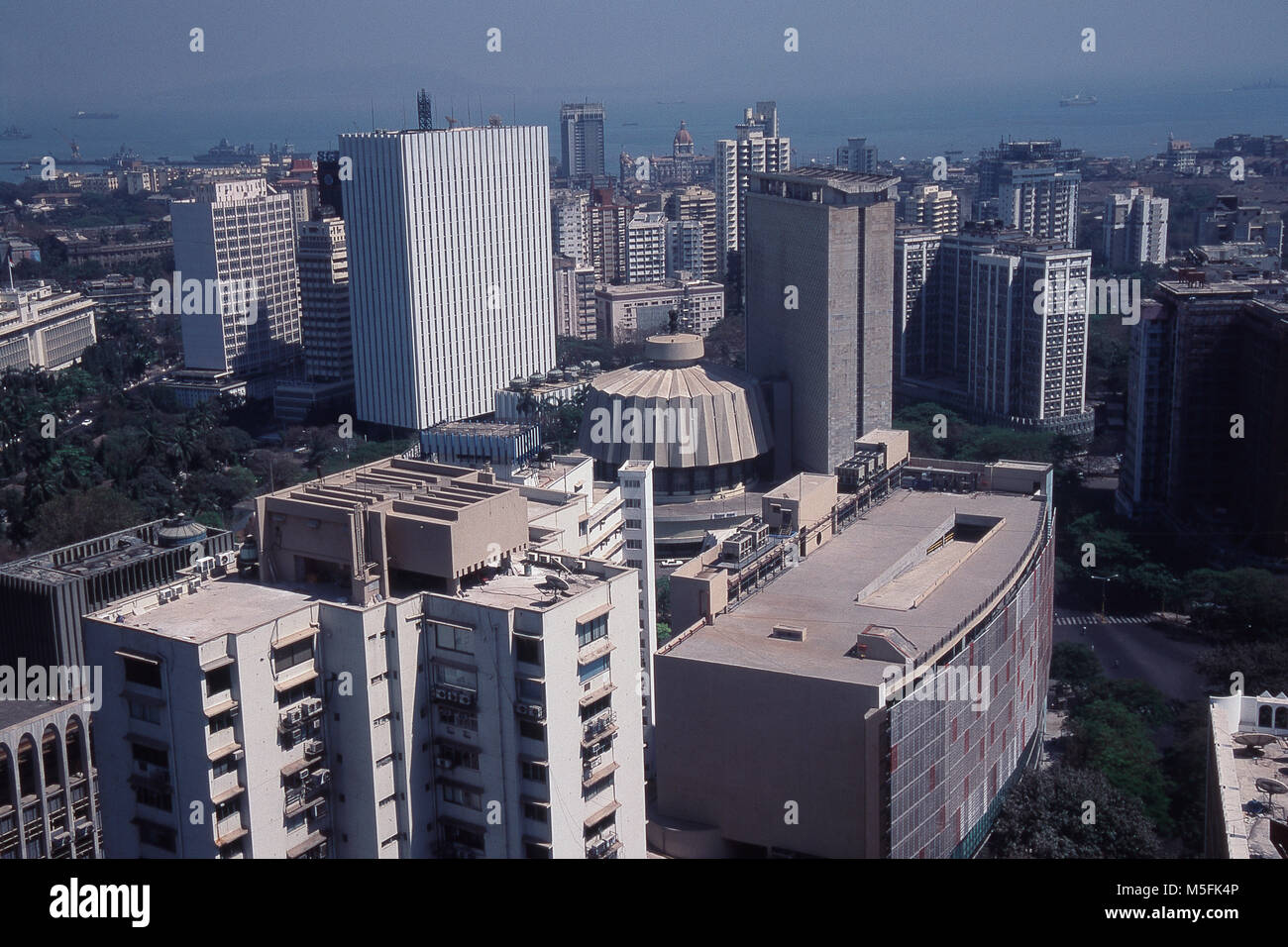 Banca di Stato e il Vidhan Bhavan, Backbay, bonifica, Mumbai, Maharashtra, India Foto Stock
