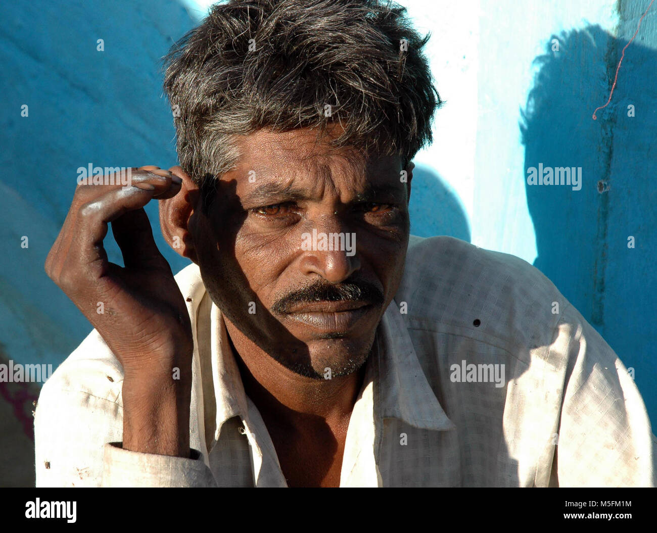 L'uomo occhi danneggiati, bhopal disastro, Madhya Pradesh, India, Asia Foto Stock